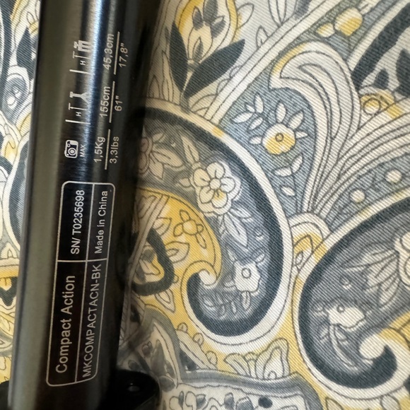 Manfrotto Compact Action Tripod with camera adapter - Picture 11 of 11